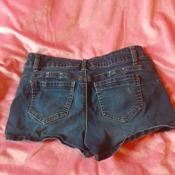 Jean's shorts - Picture 3 of 3